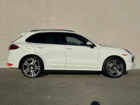 Used 2014 Porsche Cayenne Diesel AWD/4WD image 2