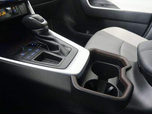 Used 2019 Toyota RAV4 Limited image 25