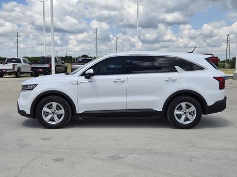 Used 2023 Kia Sorento LX FWD image 4