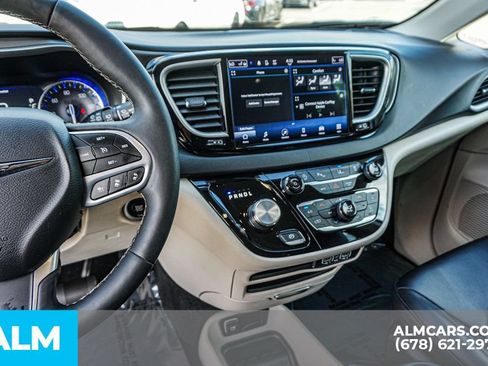 Used 2024 Chrysler Pacifica Touring-L FWD image 37