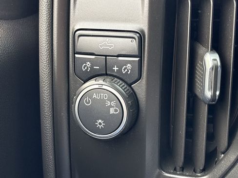 Used 2020 Chevrolet Silverado 1500 Custom w/ Infotainment Package image 32