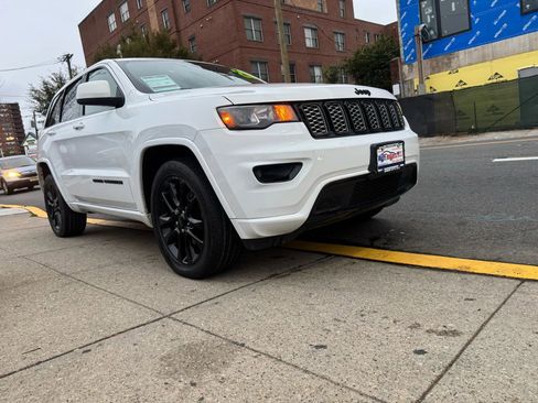 Used 2020 Jeep Grand Cherokee Altitude image 43