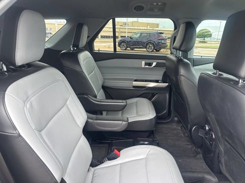 Used 2021 Ford Explorer XLT w/ Equipment Group 202A RWD image 33
