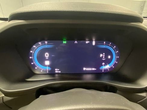 Used 2025 Volvo XC40 B5 Core image 16