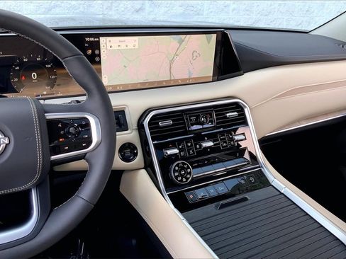 New 2025 Nissan Armada Platinum Reserve image 6