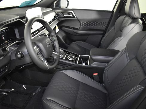 Used 2025 Mitsubishi Outlander SEL Black Edition image 14