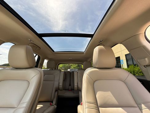 Used 2022 Lincoln Aviator AWD w/ Premium Package image 32