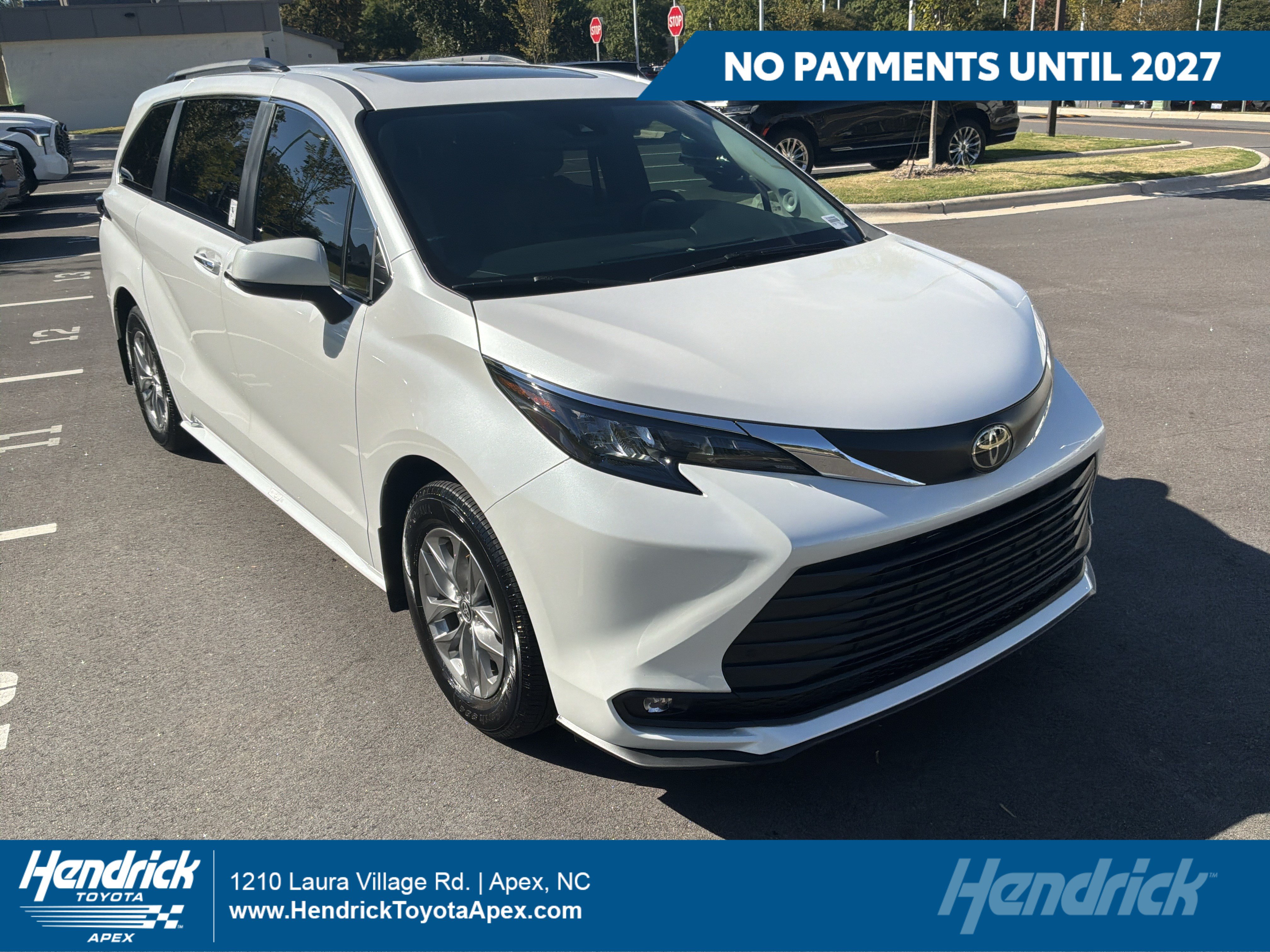 Used 2026 Toyota Sienna XLE FWD image 1