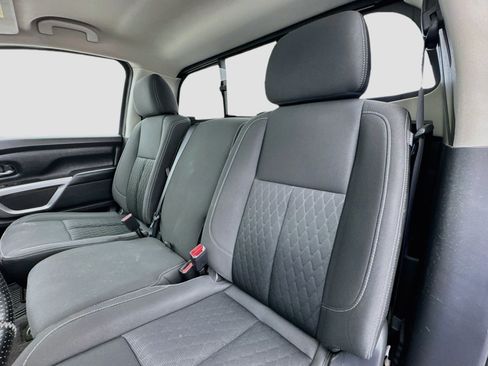 Used 2017 Nissan Titan SV RWD image 14