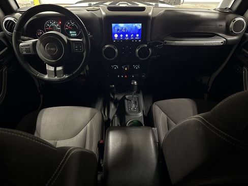 Used 2015 Jeep Wrangler Unlimited Sahara AWD/4WD image 10