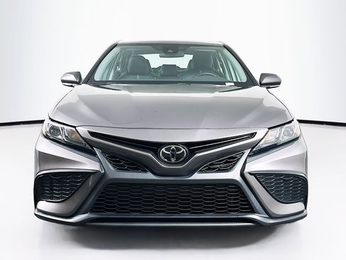 Used 2023 Toyota Camry SE image 2