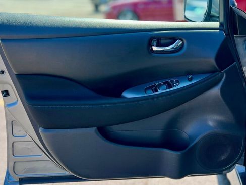 Used 2023 Nissan Leaf S image 12