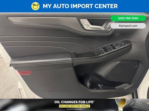 Used 2025 Ford Escape SE FWD image 10