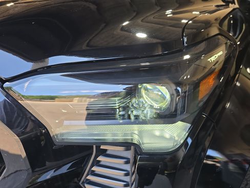 Used 2025 Toyota Tacoma TRD Pro AWD/4WD image 30