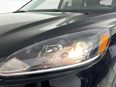 Used 2022 Ford Escape SE w/ SE Sport Appearance Package image 32