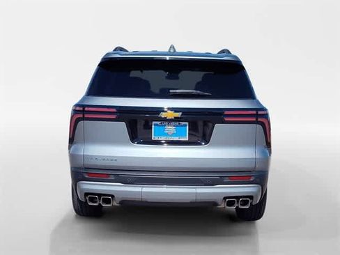 Used 2025 Chevrolet Traverse LT w/ Driver Confidence Package image 4