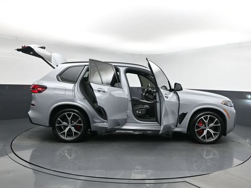 Used 2024 BMW X5 xDrive40i w/ M Sport Package AWD/4WD image 25