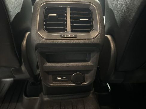 Used 2021 Volkswagen Tiguan SE image 21