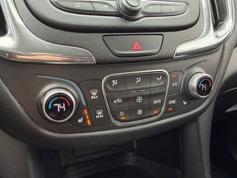 Used 2019 Chevrolet Equinox LT image 3