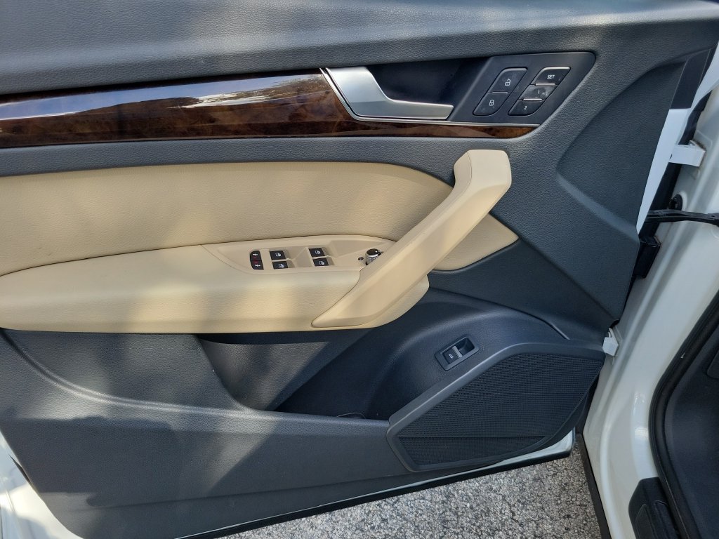 Used 2019 Audi Q5 2.0T Premium w/ Convenience Package AWD/4WD image 22