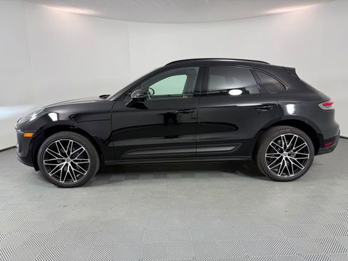 Certified 2025 Porsche Macan Base image 2