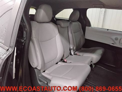 Used 2025 Toyota Sienna XLE FWD image 14