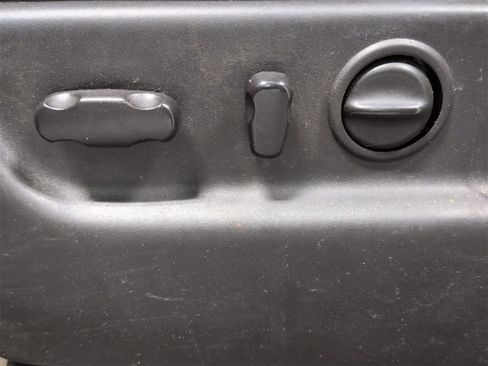 Used 2011 Chevrolet Suburban LT image 17