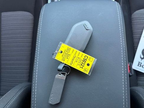 Used 2025 Kia Sorento LX image 30