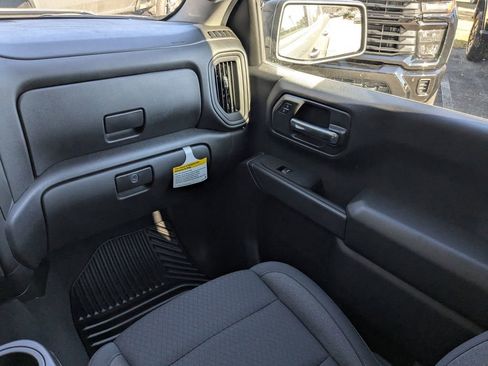 New 2025 Chevrolet Silverado 1500 Custom image 18