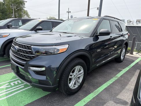 Used 2023 Ford Explorer XLT w/ Equipment Group 202A AWD/4WD image 4