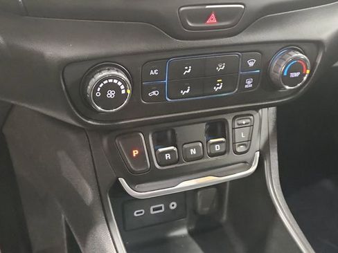 Used 2018 GMC Terrain SLE FWD image 19