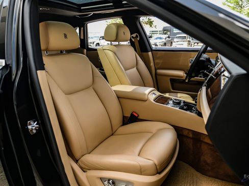 Used 2017 Rolls-Royce Ghost RWD image 53