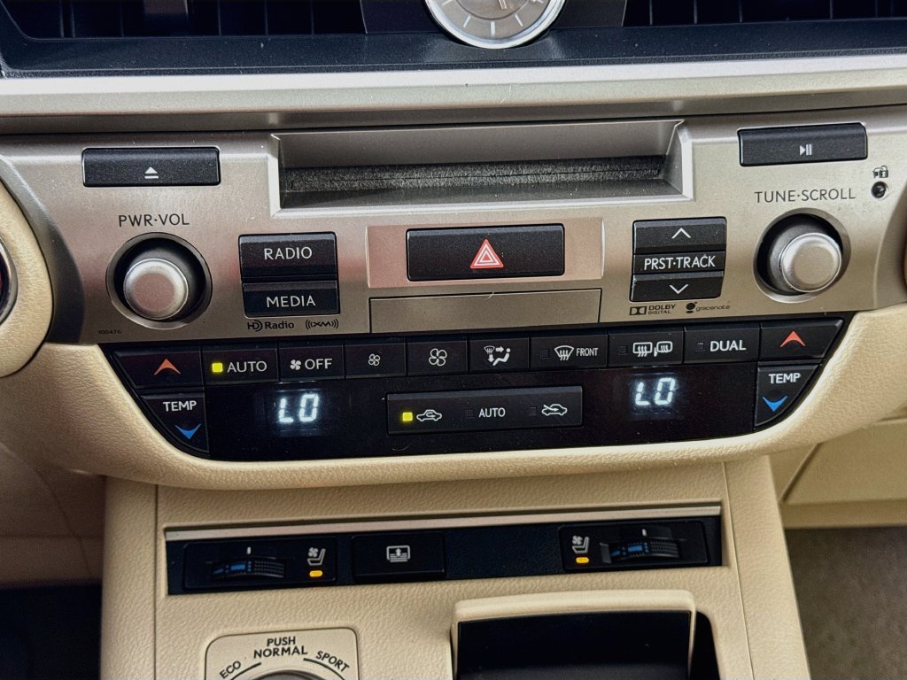 Used 2015 Lexus ES 350 w/ Luxury Package FWD image 16