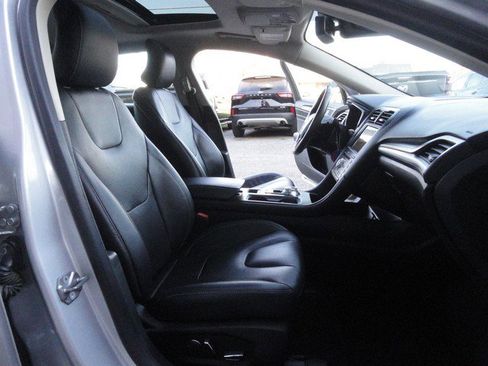 Used 2019 Ford Fusion Titanium image 22