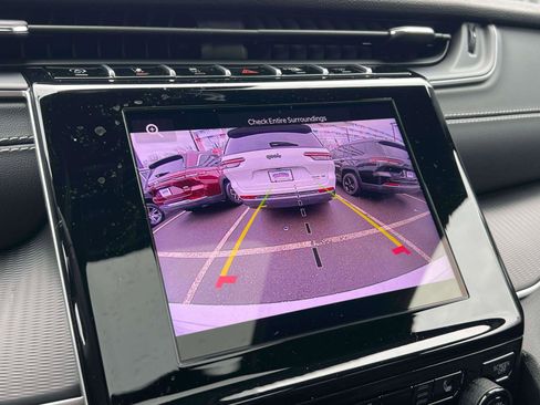 Used 2025 Jeep Grand Cherokee Altitude image 17