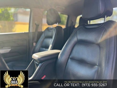 Used 2015 Chevrolet Colorado LT AWD/4WD image 12