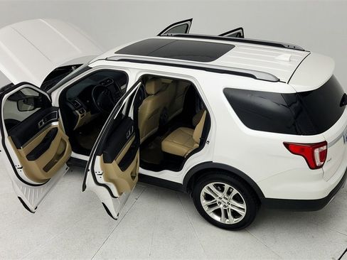 Used 2017 Ford Explorer XLT w/ Equipment Group 202A image 43