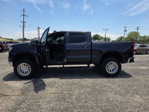 Used 2024 Chevrolet Silverado 1500 LT w/ Z71 Off-Road Package AWD/4WD image 8