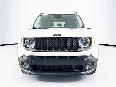 Used 2017 Jeep Renegade Altitude FWD image 5