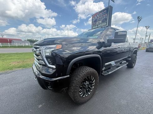 Used 2024 Chevrolet Silverado 2500 High Country w/ High Country Premium Package AWD/4WD image 10