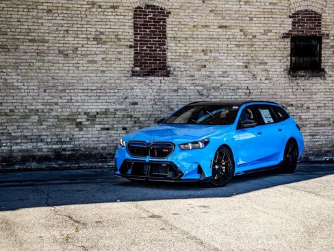 New 2026 BMW M5 Touring AWD/4WD image 2