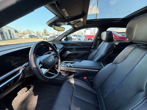 Used 2025 Cadillac Lyriq Sport image 4