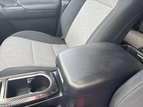 Used 2021 Toyota Tacoma TRD Sport AWD/4WD image 37