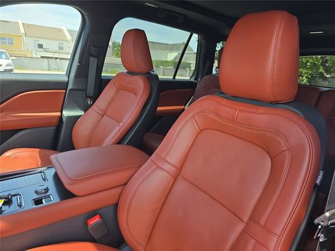 Certified 2025 Lincoln Aviator Reserve w/ Jet Appearance Package RWD image 19