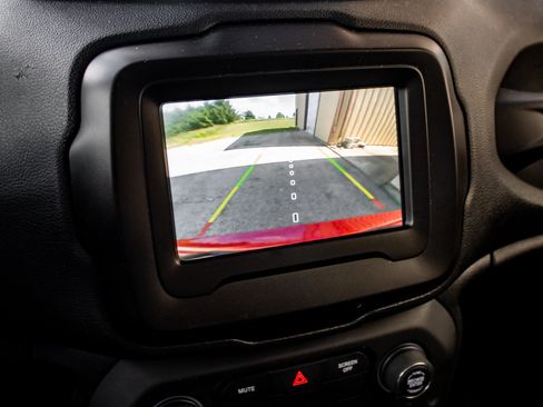 Used 2020 Jeep Renegade Latitude w/ Cold Weather Group AWD/4WD image 37