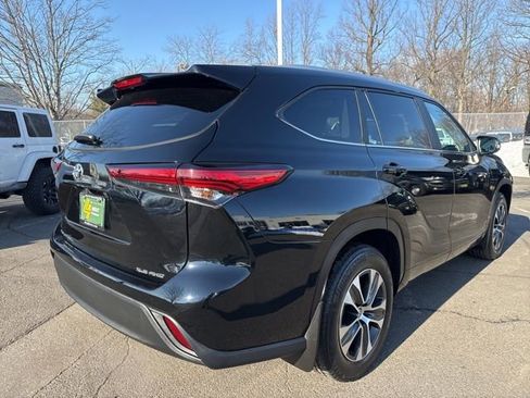 Used 2023 Toyota Highlander XLE image 15