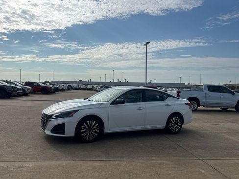 Certified 2025 Nissan Altima 2.5 SV FWD image 12