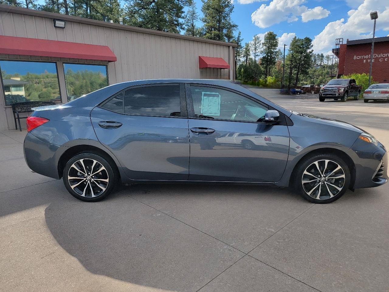 Used 2017 Toyota Corolla SE w/ Carpet Mat Package (TMS) FWD image 11