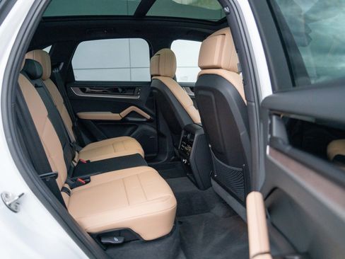 Certified 2026 Porsche Cayenne image 23