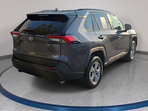 Used 2024 Toyota RAV4 XLE FWD image 5